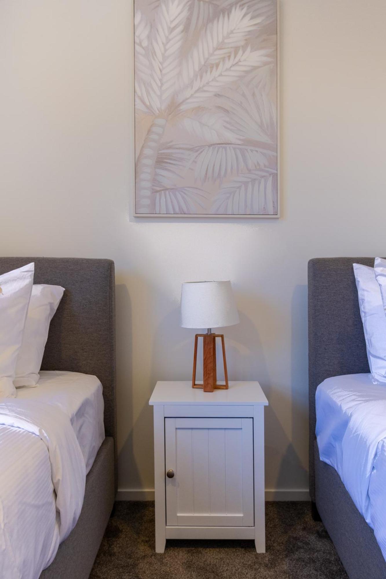 شقة Chic 2-Bed Gem: Trust Arena Proximity - West Akl أوكلاند المظهر الخارجي الصورة